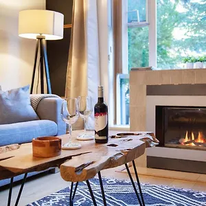 https://newly-renovated-ski-in-out-w-pool-2-hot-tubs.hotels-of-whistler.com